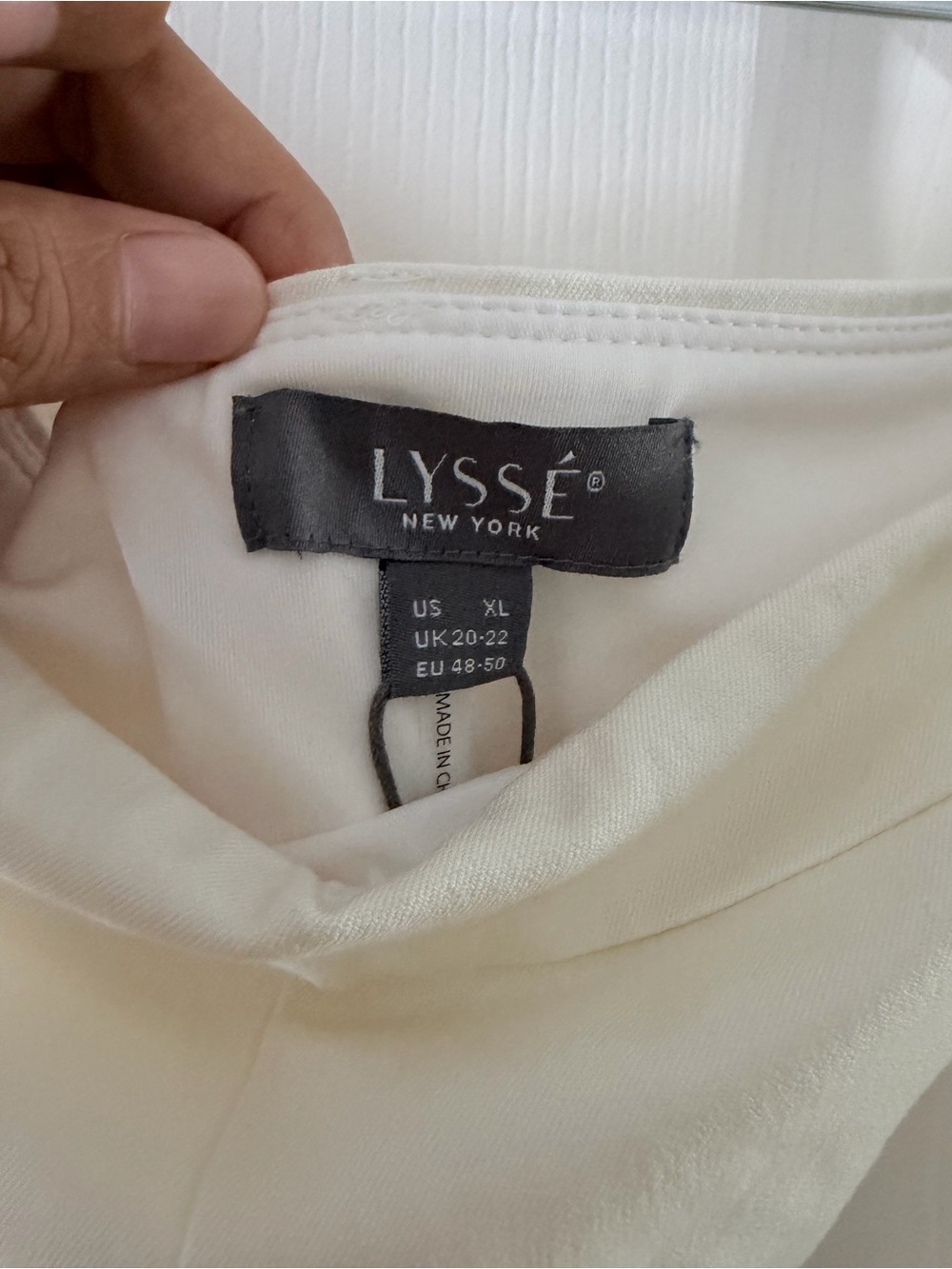Lysse High-Waist Cream Tailored Bermuda Shorts - Picture 4 of 5